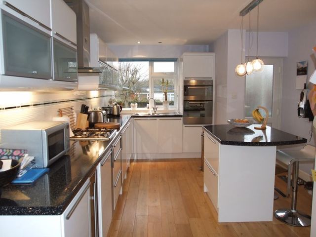  Image of 4 bedroom Detached house for sale in Valley Road Loughborough LE11 at Valley Road  Loughborough, LE11 3PY