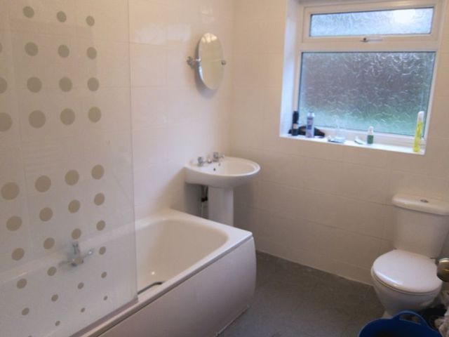  Image of 6 bedroom Detached house to rent in Vegal Crescent Englefield Green Egham TW20 at Vegal Crescent Englefield Green Egham, TW20 0PZ