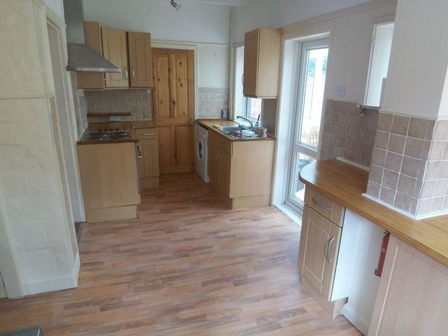  Image of 5 bedroom Semi-Detached house to rent in Vegal Crescent Englefield Green Egham TW20 at Vegal Crescent Englefield Green Egham, TW20 0PZ