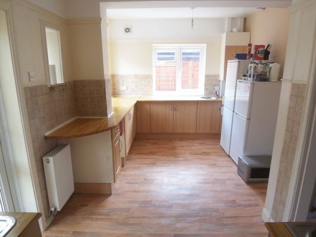  Image of 5 bedroom Semi-Detached house to rent in Vegal Crescent Englefield Green Egham TW20 at Vegal Crescent Englefield Green Egham, TW20 0PZ