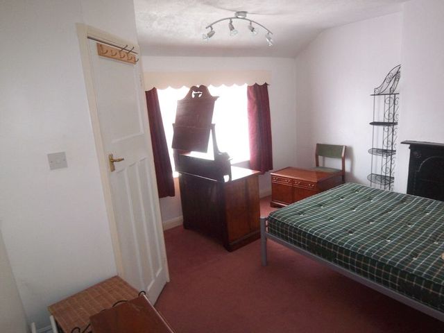  Image of 5 bedroom Semi-Detached house to rent in Vegal Crescent Englefield Green Egham TW20 at Vegal Crescent Englefield Green Egham, TW20 0PZ