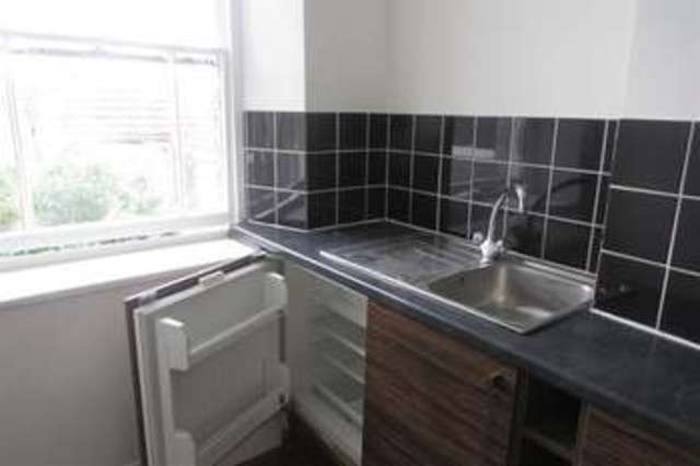  Image of 2 bedroom Flat for sale in Vestry Road Street BA16 at Street, BA16 0HY