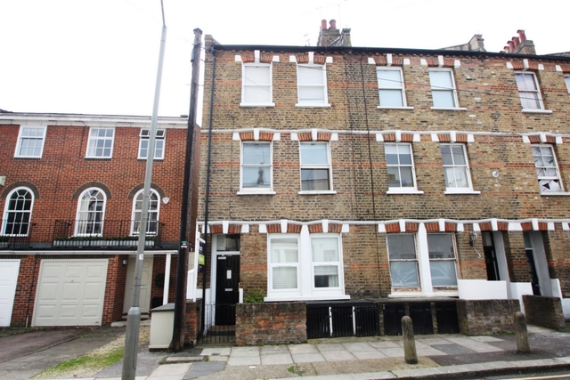  Image of 1 bedroom Flat for sale in Vicarage Crescent London SW11 at Vicarage Crescent  London, SW11 3LP