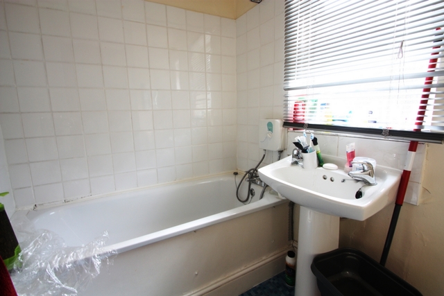 Image of 1 bedroom Flat for sale in Vicarage Crescent London SW11 at Vicarage Crescent  London, SW11 3LP