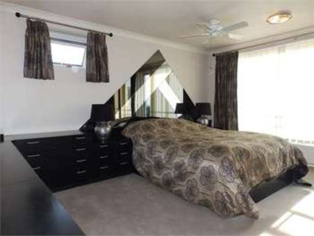  Image of 2 bedroom Apartment to rent in Victor Drive Leigh-on-Sea SS9 at Victor drive Leigh on sea Leigh-on-Sea, SS9 1PP