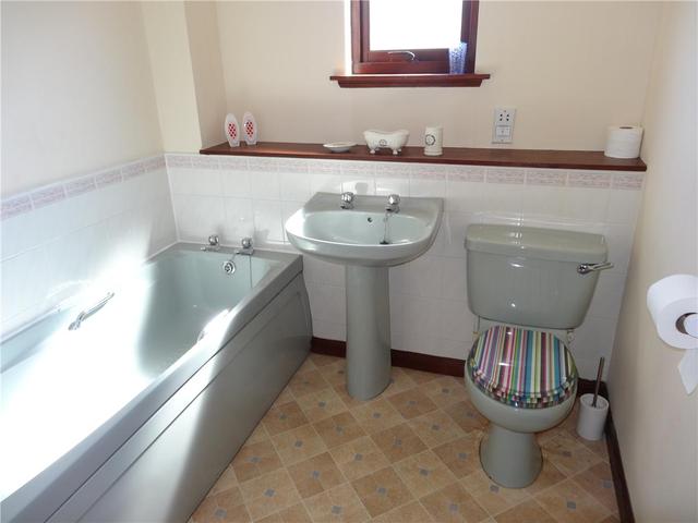  Image of 2 bedroom Flat to rent in Victoria Gardens Paisley PA2 at Paisley Renfrewshire Renfrewshire, PA2 9PQ