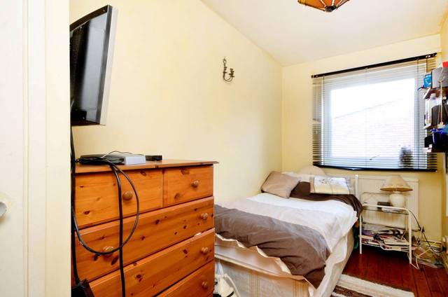  Image of 3 bedroom Flat for sale in Victorian Grove London N16 at Victorian Grove  Stoke Newington, N16 8EJ
