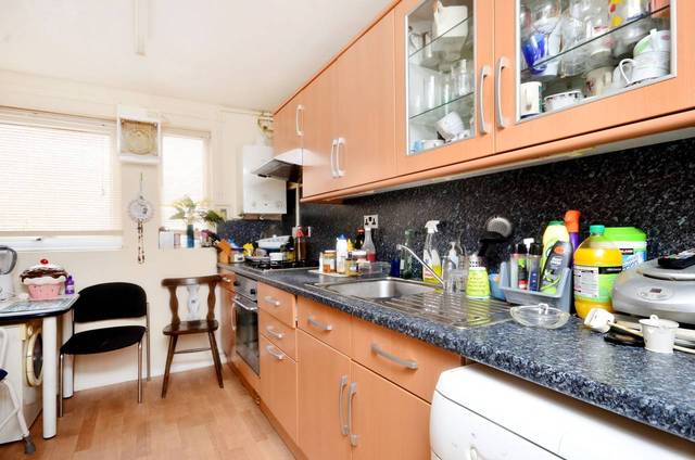 Image of 3 bedroom Flat for sale in Victorian Grove London N16 at Victorian Grove  Stoke Newington, N16 8EJ