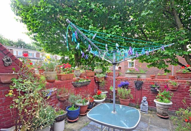  Image of 3 bedroom Flat for sale in Victorian Grove London N16 at Victorian Grove  Stoke Newington, N16 8EJ