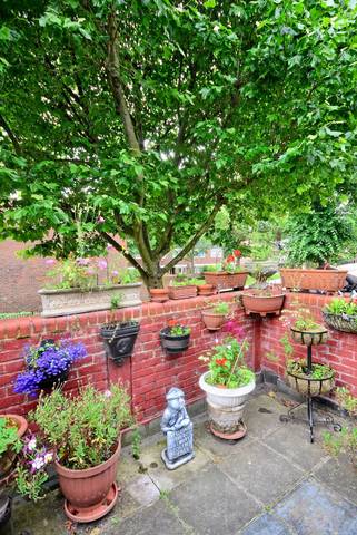  Image of 3 bedroom Flat for sale in Victorian Grove London N16 at Victorian Grove  Stoke Newington, N16 8EJ
