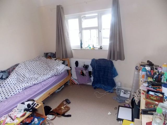  Image of 4 bedroom Semi-Detached house to rent in Violet Avenue Uxbridge UB8 at Violet Avenue  Uxbridge, UB8 3PP