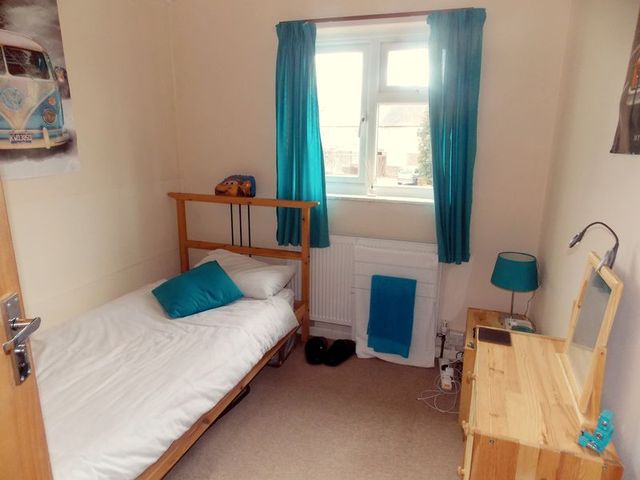  Image of 4 bedroom Semi-Detached house to rent in Violet Avenue Uxbridge UB8 at Violet Avenue  Uxbridge, UB8 3PP