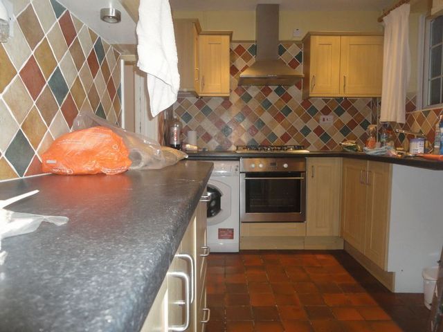  Image of 4 bedroom Semi-Detached house to rent in Violet Avenue Uxbridge UB8 at Violet Avenue  Uxbridge, UB8 3PP