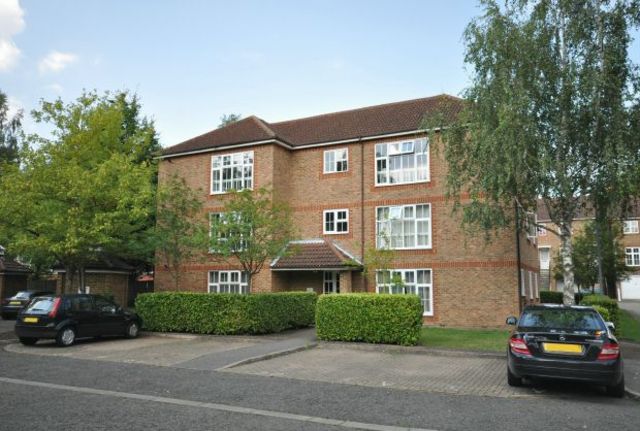  Image of 2 bedroom Flat for sale in Irvine Place Virginia Water GU25 at Virginia Water, GU25 4DQ
