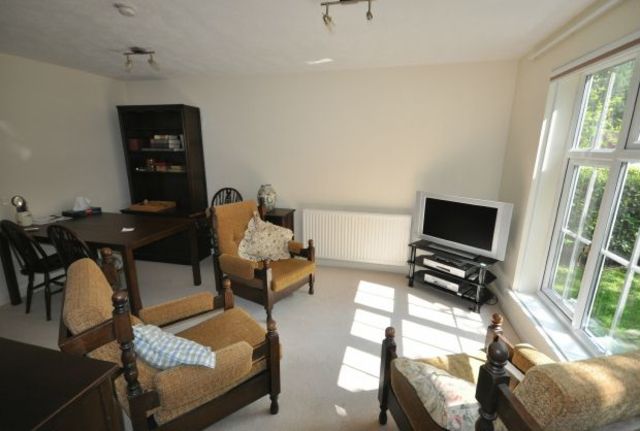  Image of 2 bedroom Flat for sale in Irvine Place Virginia Water GU25 at Virginia Water, GU25 4DQ