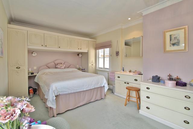  Image of 5 bedroom Detached house for sale in Waldens Road Horsell Woking GU21 at Horsell Surrey Horsell, GU21 4RH