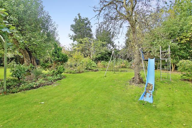  Image of 5 bedroom Detached house for sale in Waldens Road Horsell Woking GU21 at Horsell Surrey Horsell, GU21 4RH