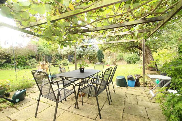  Image of 5 bedroom Detached house for sale in Waldens Road Horsell Woking GU21 at Horsell Surrey Horsell, GU21 4RH