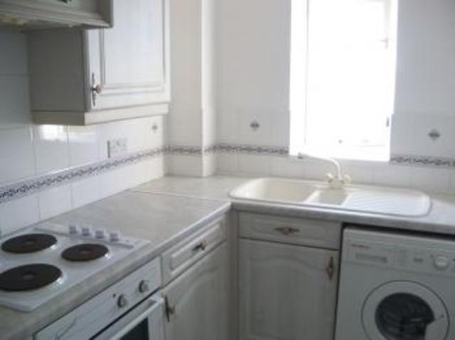  Image of 1 bedroom Flat to rent in Waldegrave Close Southampton SO19 at Waldergrave Close Waterside Park Southampton, SO19 9RY