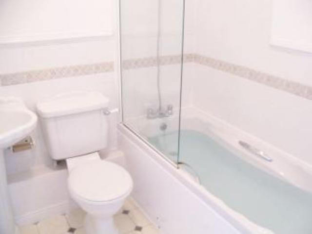  Image of 1 bedroom Flat to rent in Waldegrave Close Southampton SO19 at Waldergrave Close Waterside Park Southampton, SO19 9RY