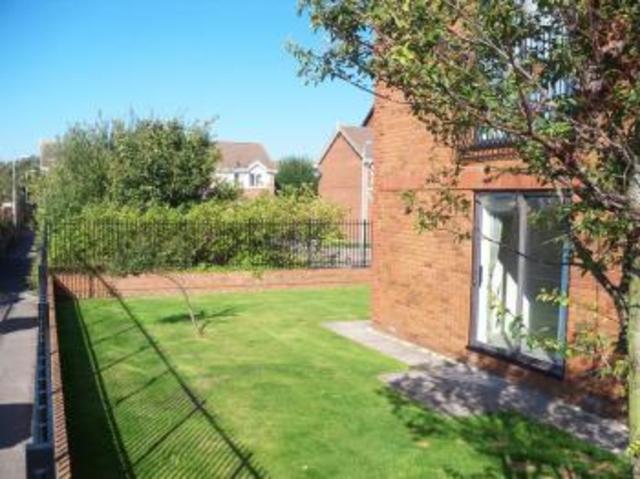  Image of 1 bedroom Flat to rent in Waldegrave Close Southampton SO19 at Waldergrave Close Waterside Park Southampton, SO19 9RY