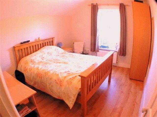  Image of 4 bedroom Semi-Detached house to rent in Walford Road Cowley Uxbridge UB8 at Walford Road  Uxbridge, UB8 2NQ