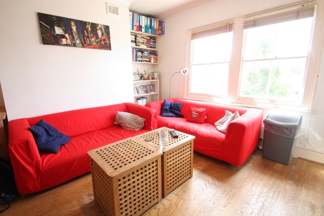  Image of 3 bedroom Flat to rent in Wandsworth Bridge Road London SW6 at Wandsworth Bridge Road  London, SW6 2TZ