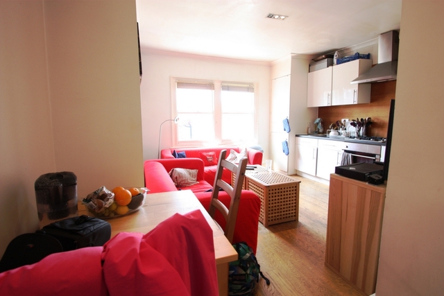  Image of 3 bedroom Flat to rent in Wandsworth Bridge Road London SW6 at Wandsworth Bridge Road  London, SW6 2TZ