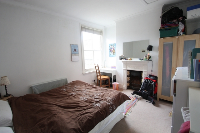  Image of 3 bedroom Flat to rent in Wandsworth Bridge Road London SW6 at Wandsworth Bridge Road  London, SW6 2TZ