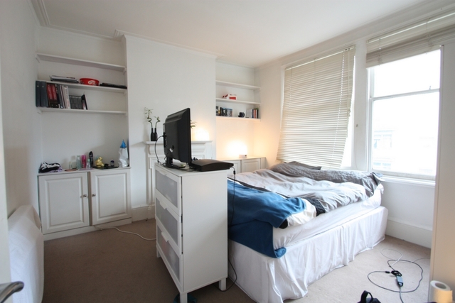  Image of 3 bedroom Flat to rent in Wandsworth Bridge Road London SW6 at Wandsworth Bridge Road  London, SW6 2TZ