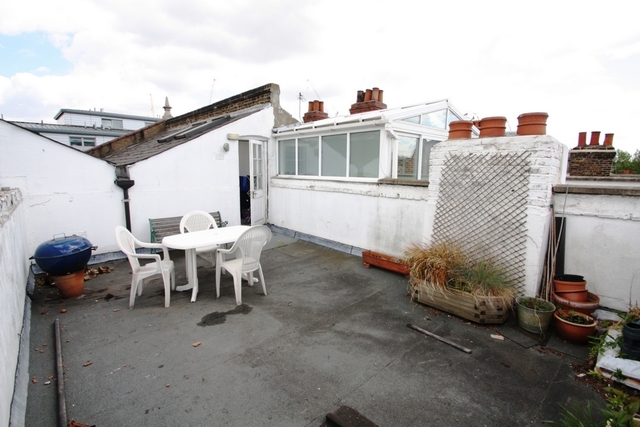  Image of 3 bedroom Flat to rent in Wandsworth Bridge Road London SW6 at Wandsworth Bridge Road  London, SW6 2TZ