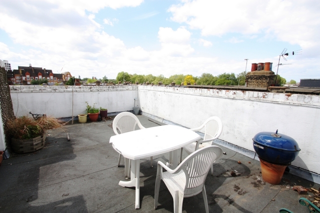  Image of 3 bedroom Flat to rent in Wandsworth Bridge Road London SW6 at Wandsworth Bridge Road  London, SW6 2TZ