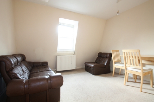  Image of 2 bedroom Flat to rent in Wandsworth High Street London SW18 at Wandsworth High Street  London, SW18 4JP