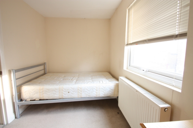  Image of 2 bedroom Flat to rent in Wandsworth High Street London SW18 at Wandsworth High Street  London, SW18 4JP