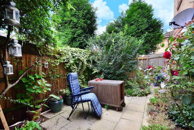  Image of 1 bedroom Flat for sale in Varcoe Road London SE16 at Warlingham House  Bermondsey, SE16 3DQ
