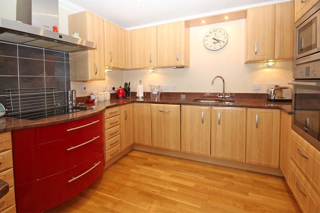  Image of 2 bedroom Apartment for sale in Warren Edge Road Southbourne Bournemouth BH6 at Warren Edge Road Southbourne Bournemouth, BH6 4AU