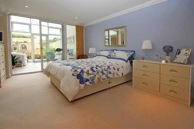  Image of 2 bedroom Apartment for sale in Warren Edge Road Southbourne Bournemouth BH6 at Warren Edge Road Southbourne Bournemouth, BH6 4AU