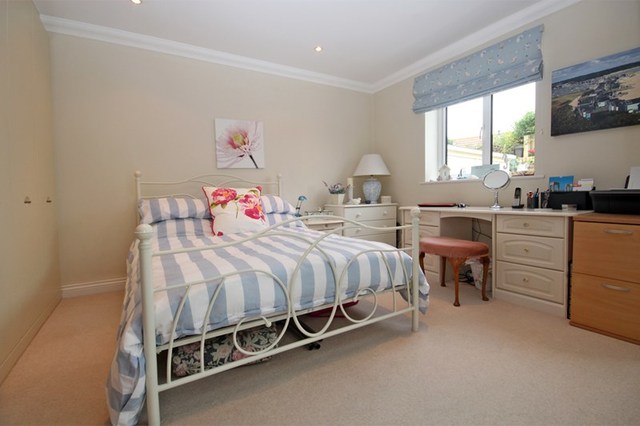  Image of 2 bedroom Apartment for sale in Warren Edge Road Southbourne Bournemouth BH6 at Warren Edge Road Southbourne Bournemouth, BH6 4AU