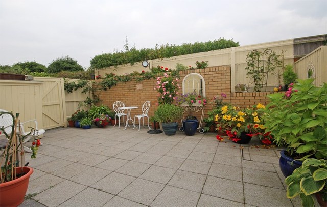  Image of 2 bedroom Apartment for sale in Warren Edge Road Southbourne Bournemouth BH6 at Warren Edge Road Southbourne Bournemouth, BH6 4AU