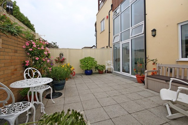  Image of 2 bedroom Apartment for sale in Warren Edge Road Southbourne Bournemouth BH6 at Warren Edge Road Southbourne Bournemouth, BH6 4AU