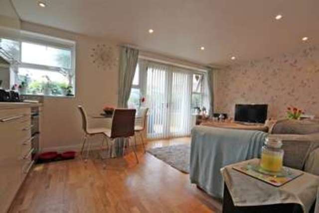  Image of 2 bedroom Flat for sale in Warren Edge Road Southbourne Bournemouth BH6 at Warren Edge Road Southbourne Bournemouth, BH6 4AX