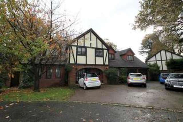  Image of 6 bedroom Detached house to rent in Warren Lodge Drive Kingswood Tadworth KT20 at Kingswood  Tadworth, KT20 6QN