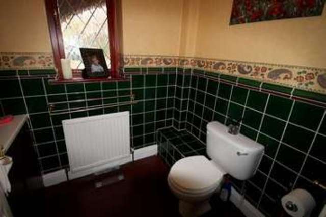  Image of 6 bedroom Detached house to rent in Warren Lodge Drive Kingswood Tadworth KT20 at Kingswood  Tadworth, KT20 6QN