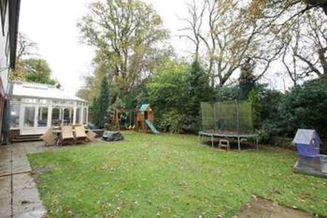  Image of 6 bedroom Detached house to rent in Warren Lodge Drive Kingswood Tadworth KT20 at Kingswood  Tadworth, KT20 6QN