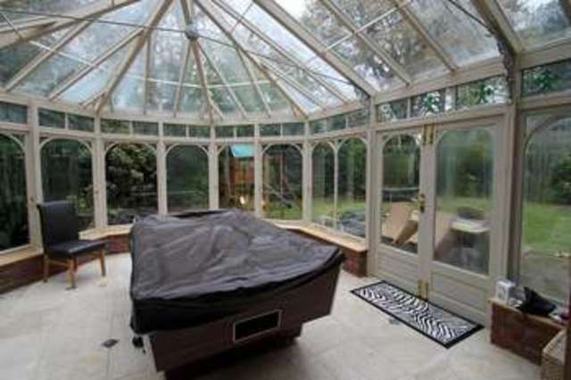  Image of 6 bedroom Detached house to rent in Warren Lodge Drive Kingswood Tadworth KT20 at Kingswood  Tadworth, KT20 6QN