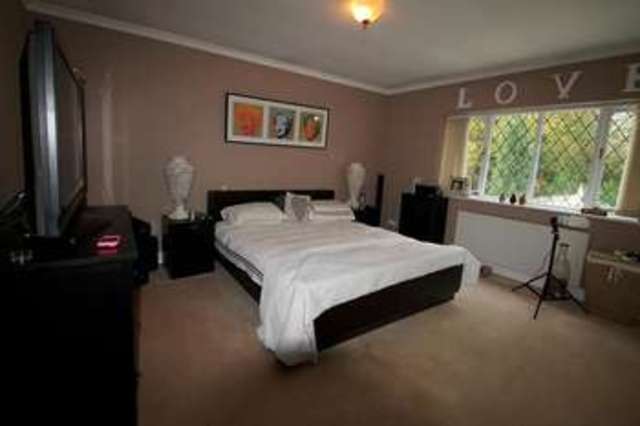  Image of 6 bedroom Detached house to rent in Warren Lodge Drive Kingswood Tadworth KT20 at Kingswood  Tadworth, KT20 6QN