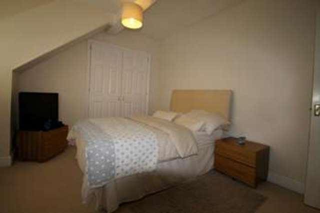  Image of 6 bedroom Detached house to rent in Warren Lodge Drive Kingswood Tadworth KT20 at Kingswood  Tadworth, KT20 6QN