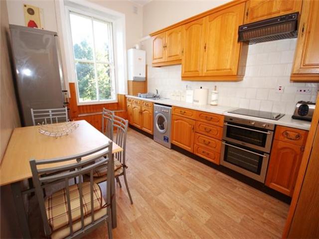  Image of 4 bedroom Flat to rent in Warrender Park Terrace Edinburgh EH9 at Meadows Edinburgh Edinburgh, EH9 1EG