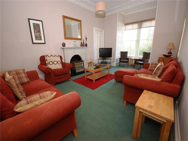  Image of 4 bedroom Flat to rent in Warrender Park Terrace Edinburgh EH9 at Meadows Edinburgh Edinburgh, EH9 1EG