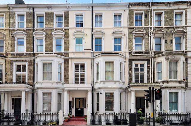  Image of Studio flat to rent in Warwick Road London SW5 at Warwick Road  Earls Court, SW5 9EZ